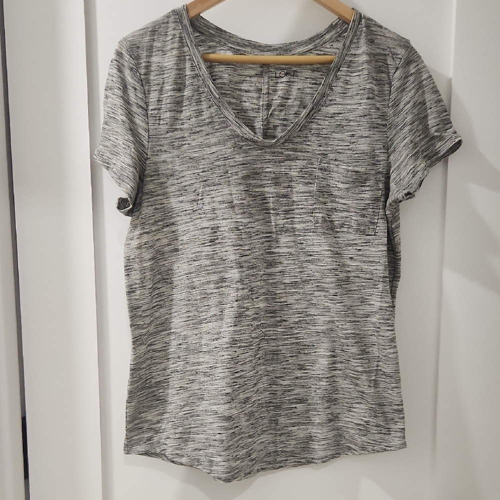 Ann Taylor Gray Short Sleeve Tee